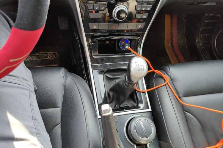 Used Haval H2 2016 Red Label 1.5T Manual Two-Wheel Drive Urban Edition Gear Lever