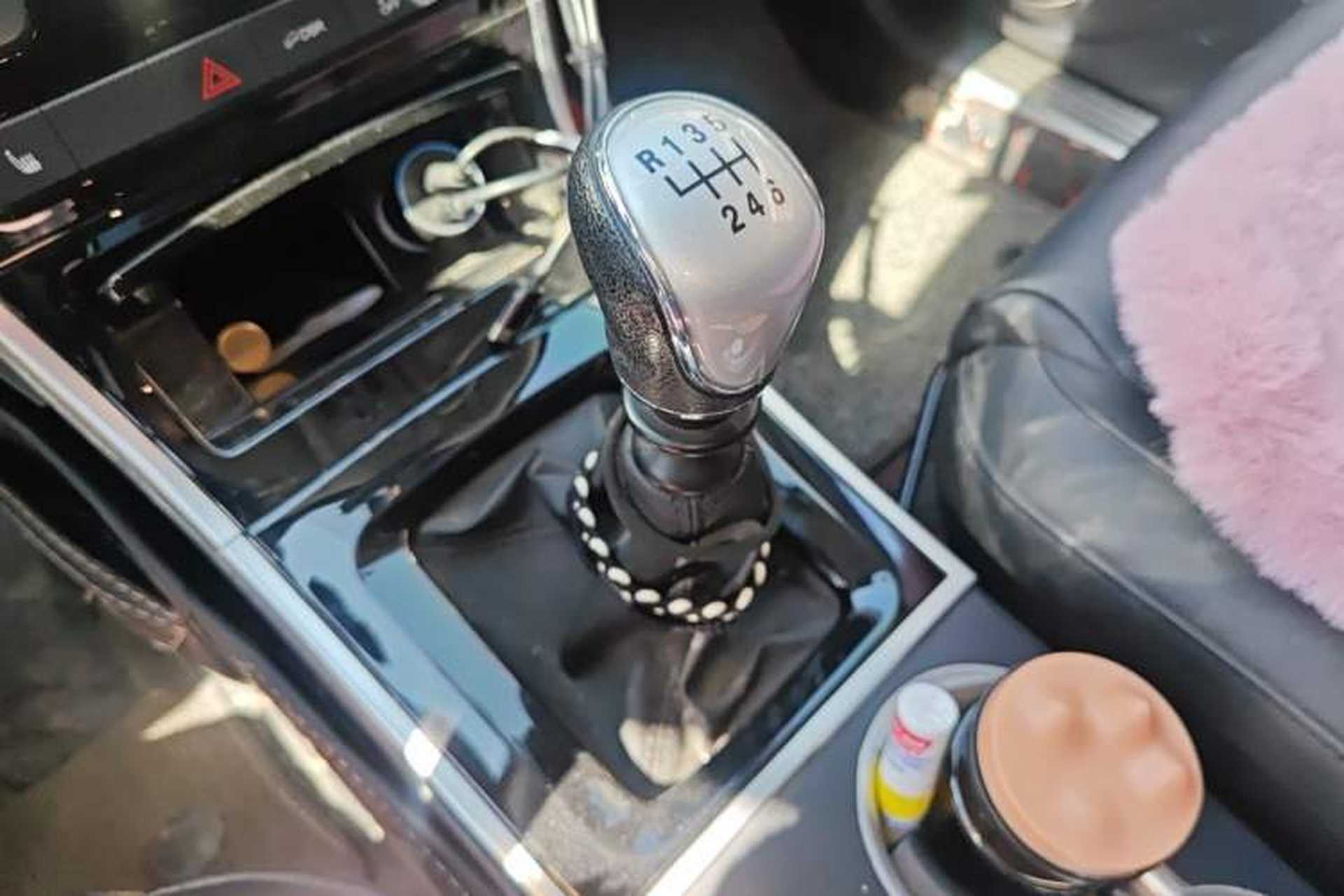 Used Haval H2 2016 Red-Label 1.5T Manual Two-Wheel Drive Luxury Model Gear Lever