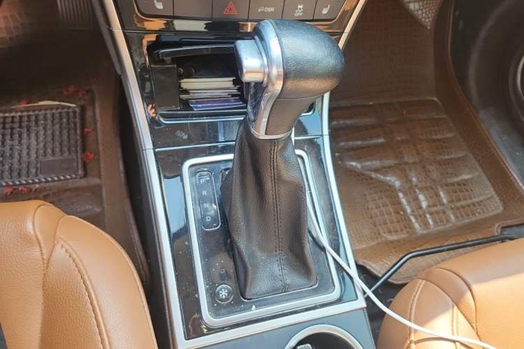 Used Haval H2 2016 Red Label 1.5T Automatic Two-Wheel Drive Prestige Model Gear Lever