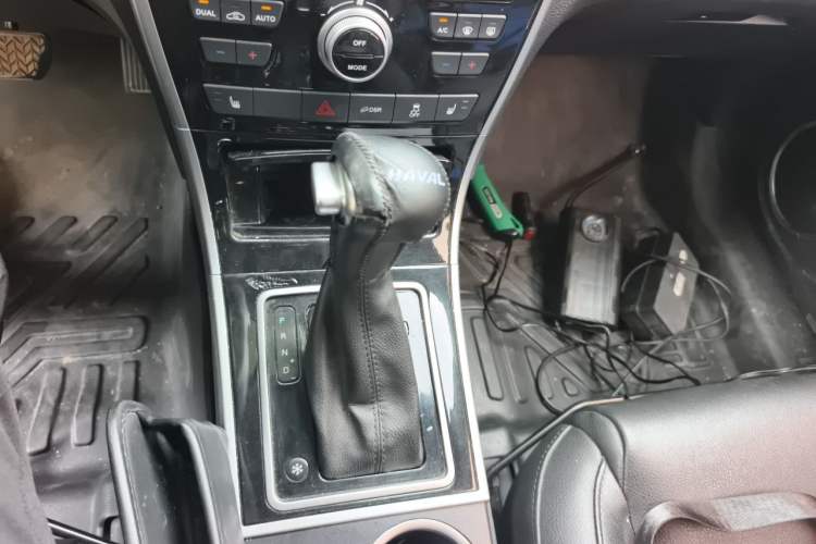 Used Haval H2 2016 Red-Label 1.5T Automatic Two-Wheel Drive Luxury Model Gear Lever