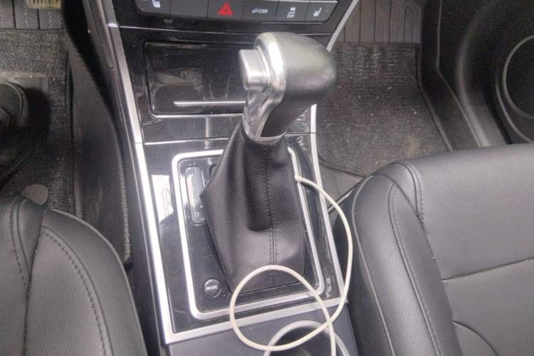 Used Haval H2 2016 Red-Label 1.5T Automatic Two-Wheel Drive Luxury Model Gear Lever