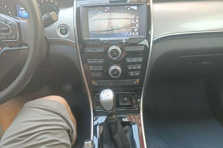 Used Haval H2 2016 Red Label 1.5T Manual Two-Wheel Drive Elite Model Gear Lever