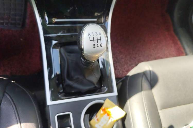 Used Haval H2 2016 Red-Label 1.5T Manual Two-Wheel Drive Luxury Model Gear Lever