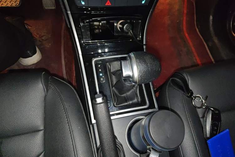Used Haval H2 2016 Red Label 1.5T Automatic Two-Wheel Drive Elite Model Gear Lever