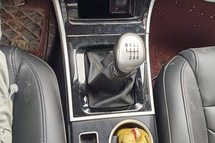 Used Haval H2 2016 Red-Label 1.5T Manual Two-Wheel Drive Luxury Model Gear Lever