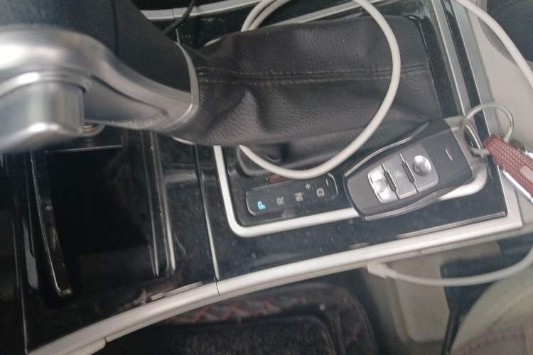 Used Haval H2 2016 Red-Label 1.5T Automatic Two-Wheel Drive Luxury Model Gear Lever