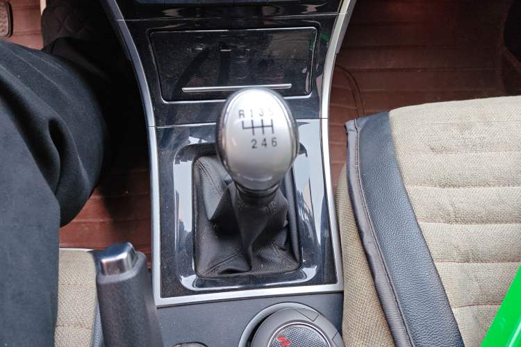 Used Haval H2 2016 Red Label 1.5T Manual Two-Wheel Drive Elite Model Gear Lever