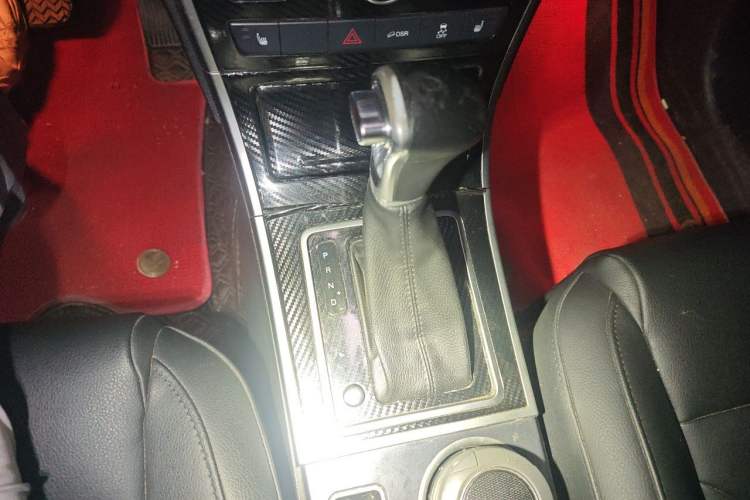 Used Haval H2 2016 Red-Label 1.5T Automatic Two-Wheel Drive Luxury Model Gear Lever