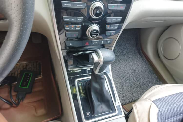 Used Haval H2 2016 Red-Label 1.5T Automatic Two-Wheel Drive Luxury Model Gear Lever