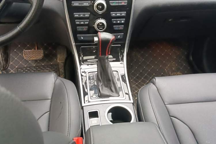 Used Haval H2 2016 Red-Label 1.5T Automatic Two-Wheel Drive Luxury Model Gear Lever