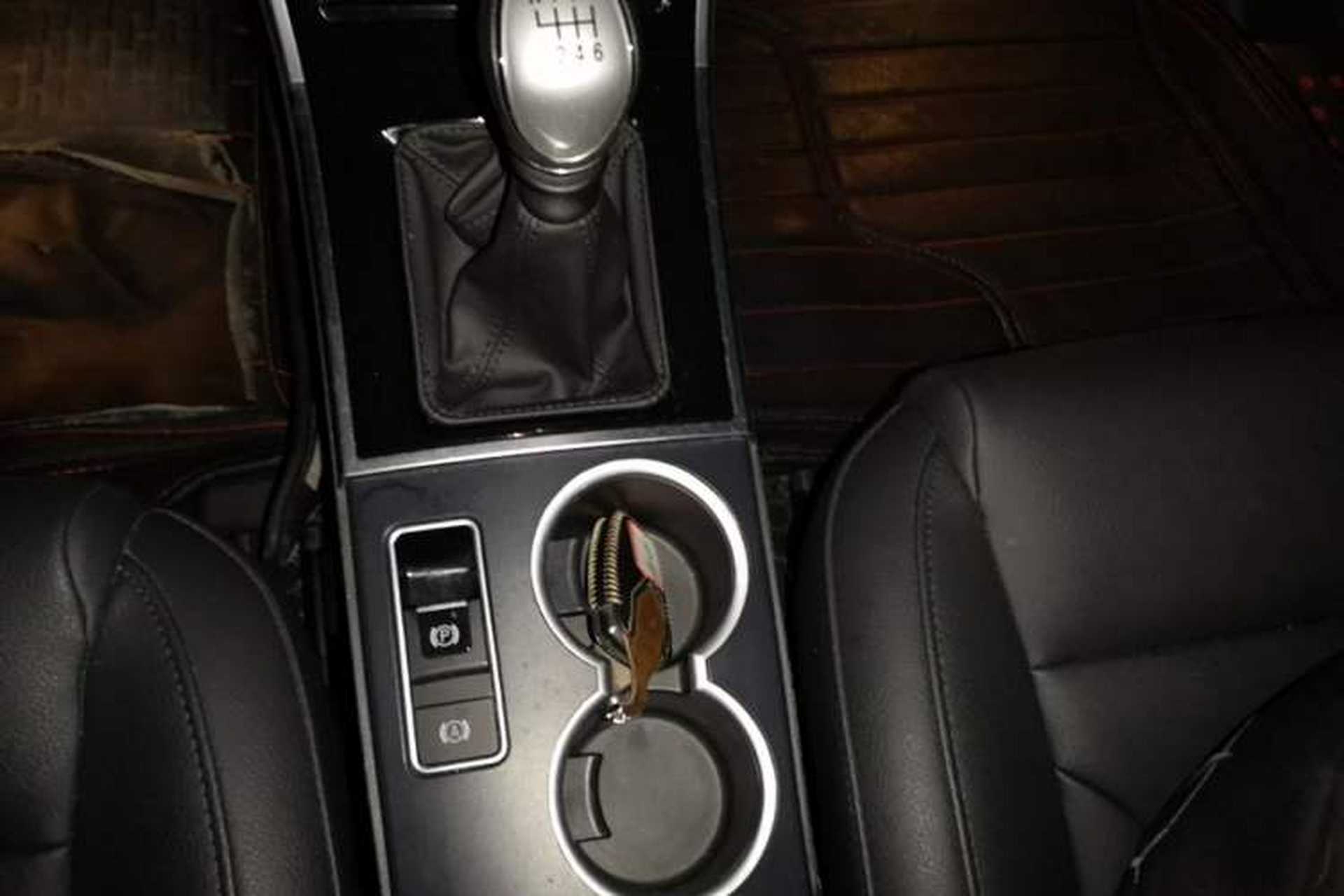 Used Haval H2 2016 Red-Label 1.5T Manual Two-Wheel Drive Luxury Model Gear Lever