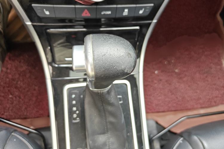 Used Haval H2 2016 Red-Label 1.5T Automatic Two-Wheel Drive Luxury Model Gear Lever