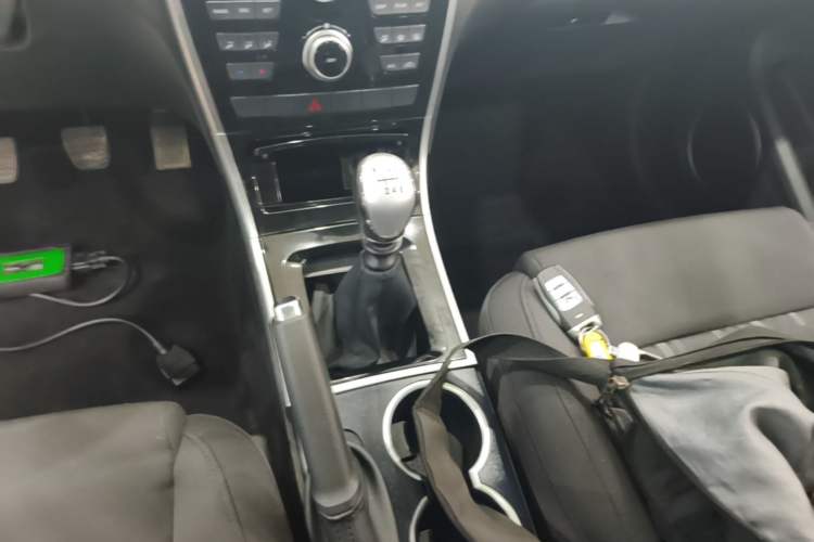 Used Haval H2 2016 Red-Label 1.5T Manual Two-Wheel Drive Comfort Model Gear Lever