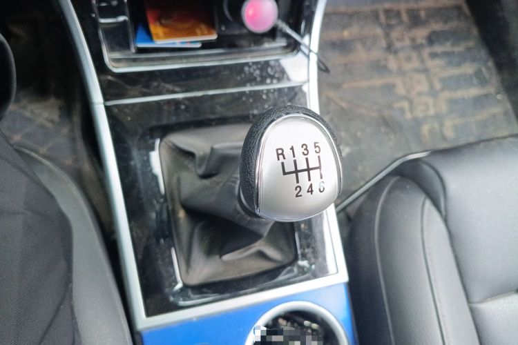 Used Haval H2 2016 Red-Label 1.5T Manual Two-Wheel Drive Luxury Model Gear Lever