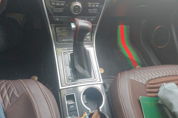 Used Haval H2 2016 Red-Label 1.5T Automatic Two-Wheel Drive Luxury Model Gear Lever