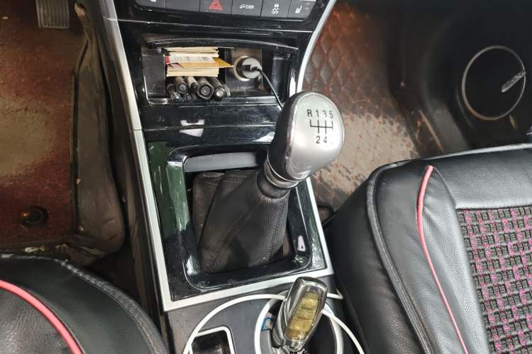 Used Haval H2 2016 Red-Label 1.5T Manual Two-Wheel Drive Luxury Model Gear Lever