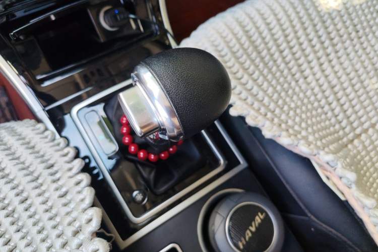 Used Haval H2 2016 Red-Label 1.5T Automatic Two-Wheel Drive Luxury Model Gear Lever