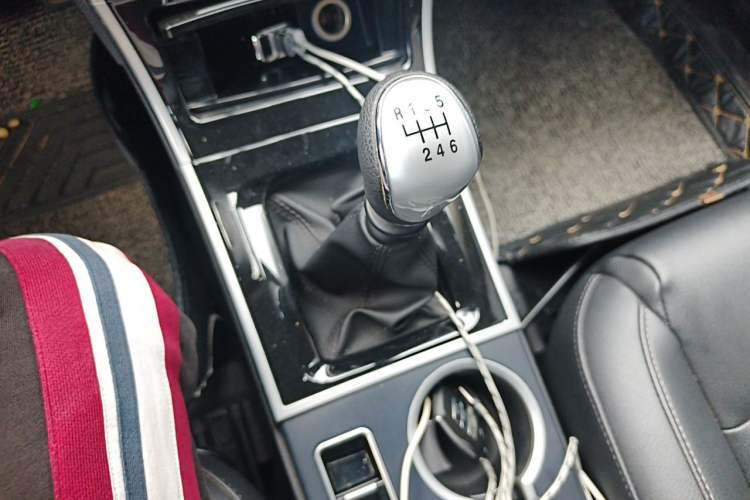 Used Haval H2 2016 Red-Label 1.5T Manual Two-Wheel Drive Luxury Model Gear Lever
