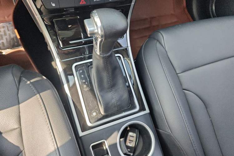 Used Haval H2 2016 Red-Label 1.5T Automatic Two-Wheel Drive Luxury Model Gear Lever