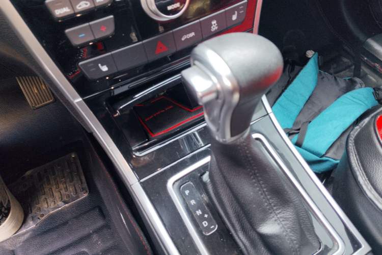 Used Haval H2 2016 Red-Label 1.5T Automatic Two-Wheel Drive Luxury Model Gear Lever