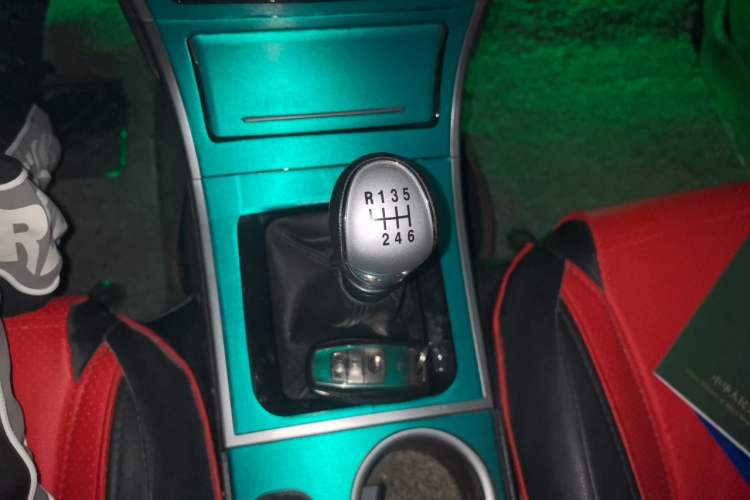 Used Haval H2 2016 Red-Label 1.5T Manual Two-Wheel Drive Comfort Model Gear Lever