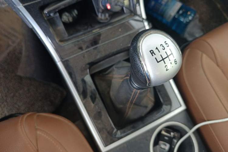 Used Haval H2 2016 Red-Label 1.5T Manual Two-Wheel Drive Luxury Model Gear Lever