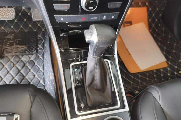 Used Haval H2 2016 Red-Label 1.5T Automatic Two-Wheel Drive Luxury Model Gear Lever