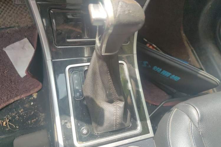 Used Haval H2 2016 Red-Label 1.5T Automatic Two-Wheel Drive Luxury Model Gear Lever