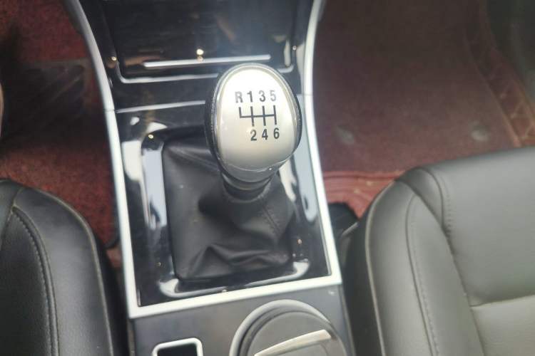 Used Haval H2 2016 Red-Label 1.5T Manual Two-Wheel Drive Luxury Model Gear Lever