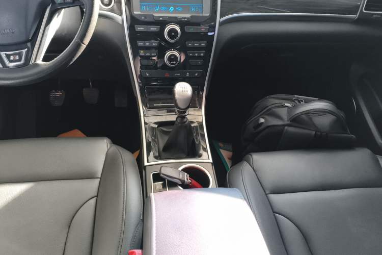Used Haval H2 2016 Red-Label 1.5T Manual Two-Wheel Drive Luxury Model Gear Lever
