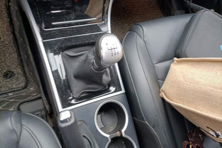 Used Haval H2 2016 Red-Label 1.5T Manual Two-Wheel Drive Comfort Model Gear Lever