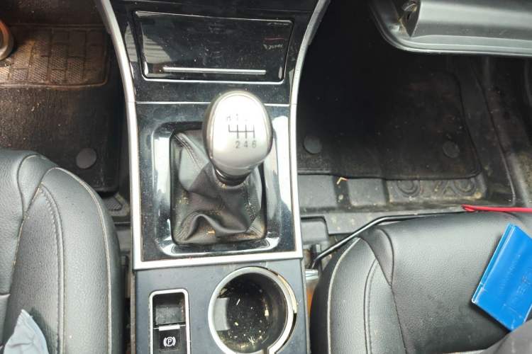 Used Haval H2 2016 Red-Label 1.5T Manual Two-Wheel Drive Luxury Model Gear Lever
