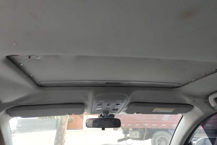 Used Haval H2 2016 Red-Label 1.5T Manual Two-Wheel Drive Luxury Model Headliner