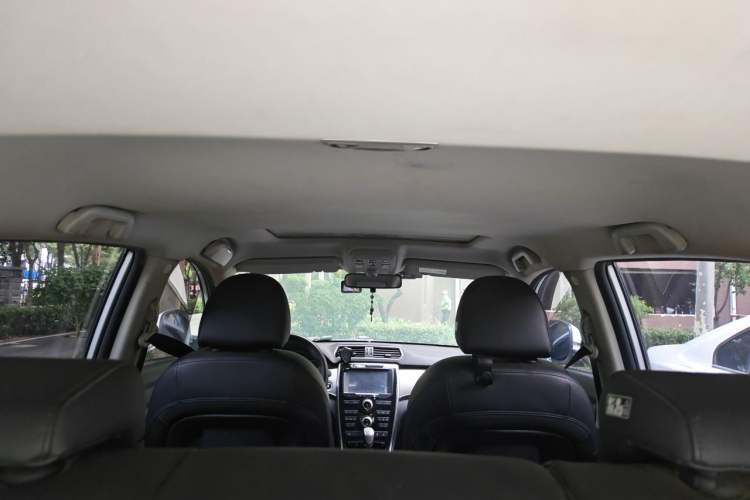 Used Haval H2 2016 Red-Label 1.5T Manual Two-Wheel Drive Luxury Model Headliner