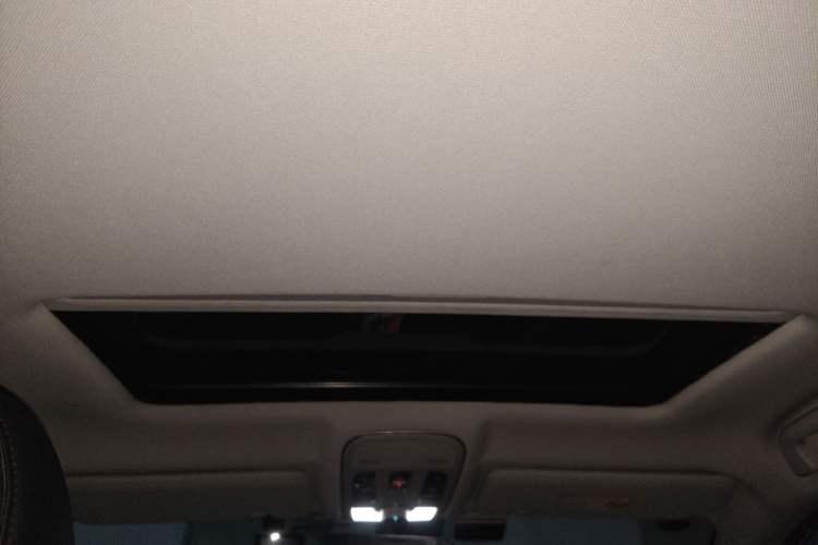 Used Haval H2 2016 Red-Label 1.5T Automatic Two-Wheel Drive Luxury Model Headliner