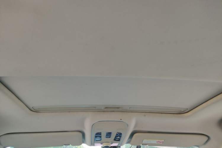 Used Haval H2 2016 Red-Label 1.5T Manual Two-Wheel Drive Luxury Model Headliner