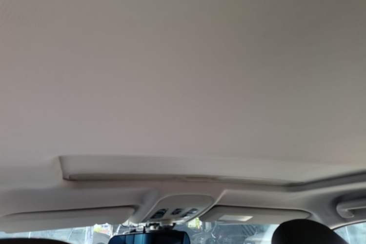 Used Haval H2 2016 Red-Label 1.5T Manual Two-Wheel Drive Luxury Model Headliner
