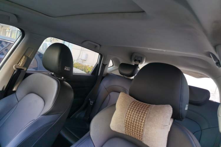 Used Haval H2 2016 Red-Label 1.5T Manual Two-Wheel Drive Luxury Model Headliner