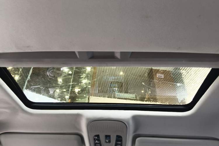 Used Haval H2 2016 Red-Label 1.5T Manual Two-Wheel Drive Luxury Model Headliner