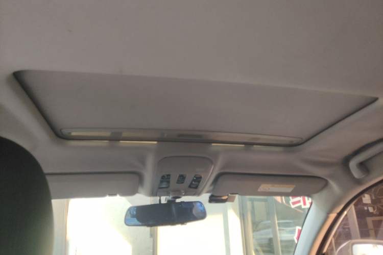 Used Haval H2 2016 Red-Label 1.5T Manual Two-Wheel Drive Comfort Model Headliner