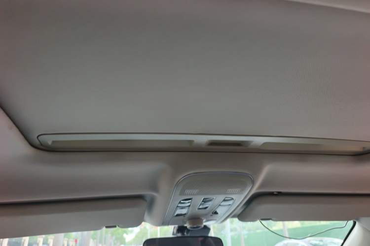 Used Haval H2 2016 Red-Label 1.5T Automatic Two-Wheel Drive Luxury Model Headliner