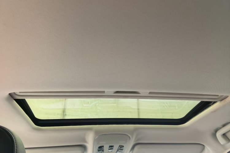 Used Haval H2 2016 Red-Label 1.5T Manual Two-Wheel Drive Luxury Model Headliner