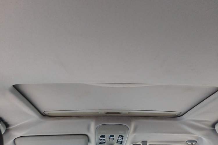 Used Haval H2 2016 Red-Label 1.5T Manual Two-Wheel Drive Luxury Model Headliner