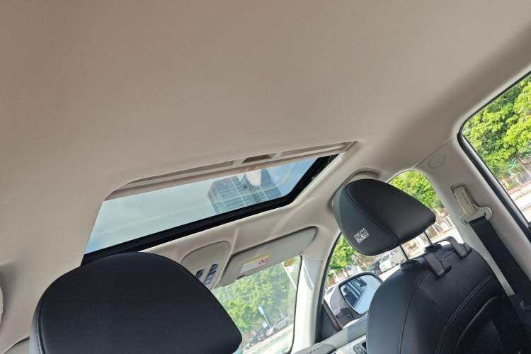 Used Haval H2 2016 Red-Label 1.5T Automatic Two-Wheel Drive Luxury Model Headliner