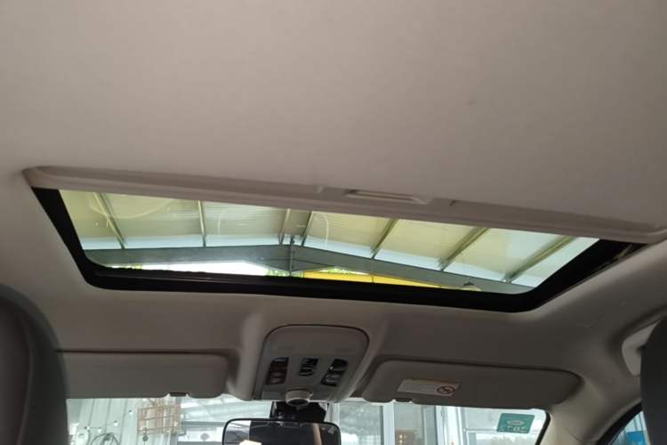 Used Haval H2 2016 Red-Label 1.5T Automatic Two-Wheel Drive Luxury Model Headliner