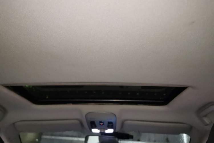 Used Haval H2 2016 Red-Label 1.5T Manual Two-Wheel Drive Luxury Model Headliner