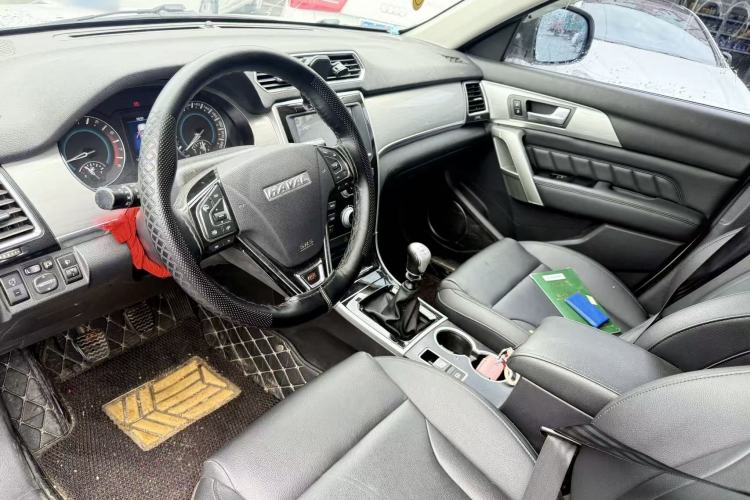 Used Haval H2 2016 Red-Label 1.5T Manual Two-Wheel Drive Luxury Model Interior 1