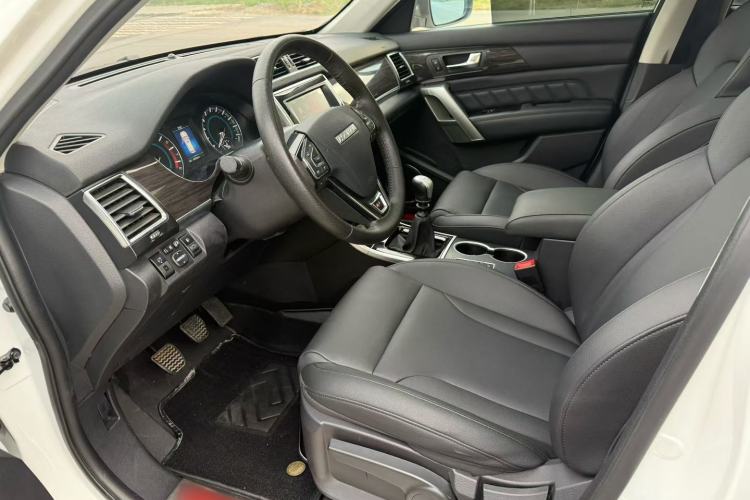 Used Haval H2 2016 Red-Label 1.5T Manual Two-Wheel Drive Luxury Model Interior 2