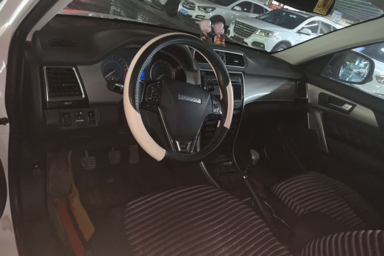 Used Haval H2 2016 Red-Label 1.5T Manual Two-Wheel Drive Comfort Model Interior 2