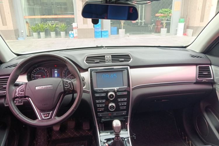 Used Haval H2 2016 Red-Label 1.5T Manual Two-Wheel Drive Luxury Model Interior 2